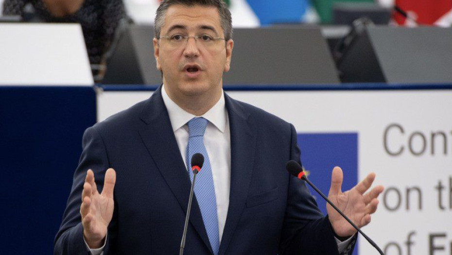 Βλέπει πολύ προς την Ευρώπη ο Τζιτζικώστας: Λέτε να περάσει από την Περιφέρεια στην …Ευρωβουλή;