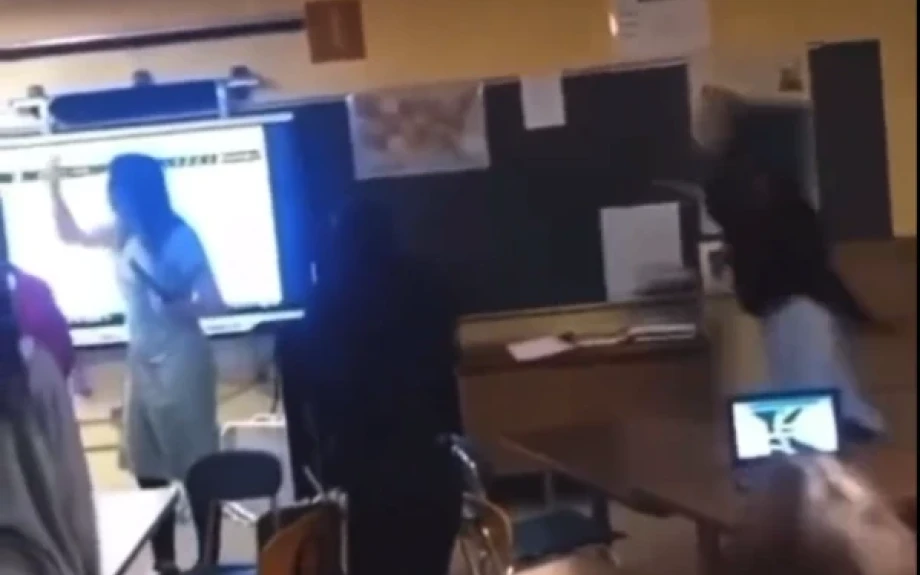 Μαθήτρια πέταξε καρέκλα στο κεφάλι καθηγήτριας