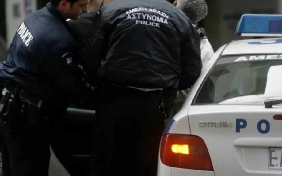 Απειλούσε να σκοτώσει μετανάστες ζητώντας να τον ξαναπληρώσουν
