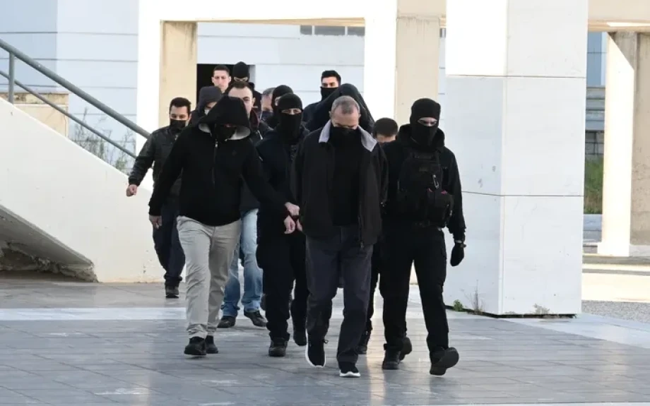 Ένταση στη δίκη για τη 12χρονη στον Κολωνό: Η μητέρα όρμησε στον Ηλία Μίχο