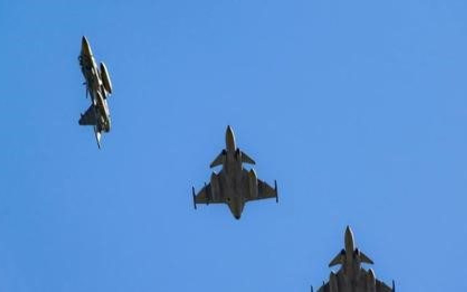 Αερομαχίες και διελεύσεις πολεμικών αεροσκαφών πάνω από το Θερμαϊκό για τη γιορτή της Πολεμικής Αεροπορίας
