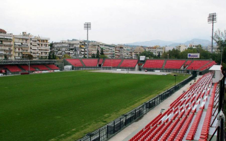 Με ποιανού άδεια γίνονται έργα στην κερκίδα μπροστά από το δημοτικό σχολείο – Έργα καλοπισμού (;) από την ΠΑΕ Πανσερραικός;
