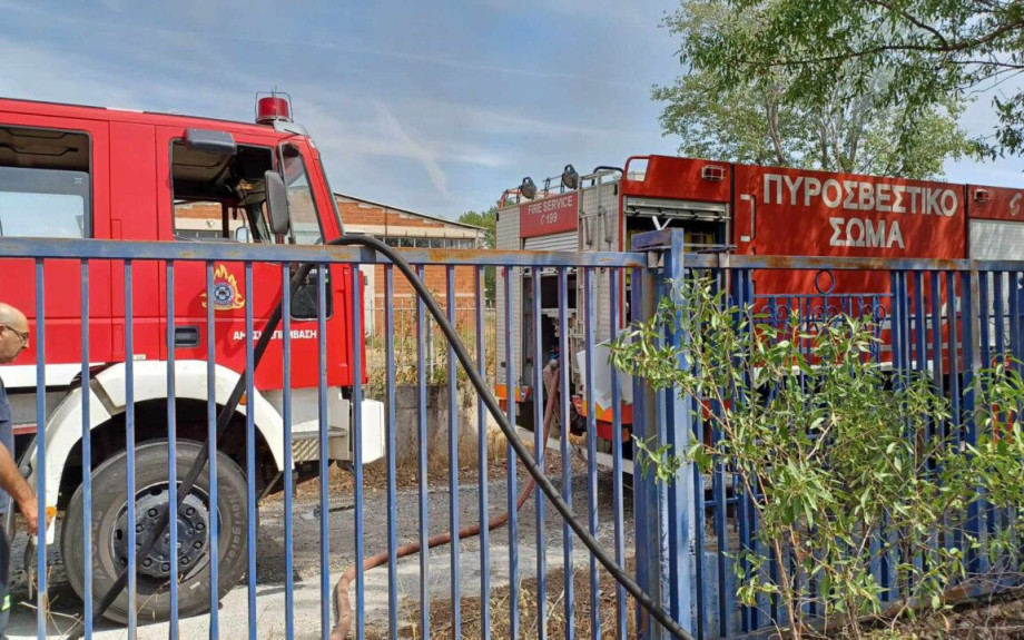 Στην περιοχή της Καλλιθέας εκδηλώθηκαν ταυτόχρονα τρεις εστίες πυρκαγιάς