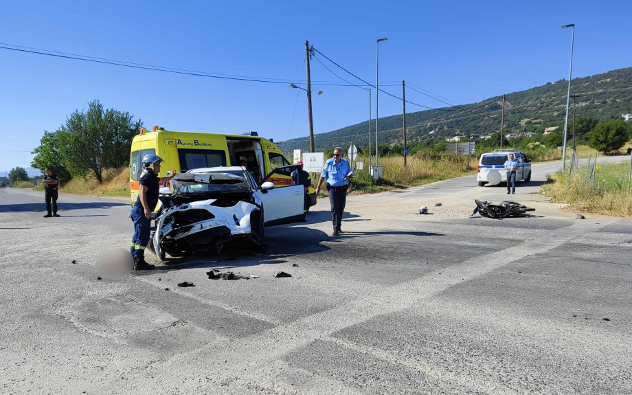 Ιωάννινα: Οχήματα συγκρούστηκαν και παρέσυραν μηχανή - Στο νοσοκομείο ο μοτοσικλετιστής