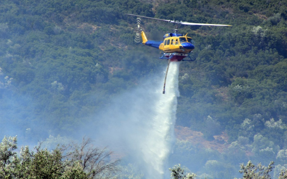 Φωτιά στα Πετράλωνα Μεσσηνίας – Επιχειρούν 6 εναέρια μέσα