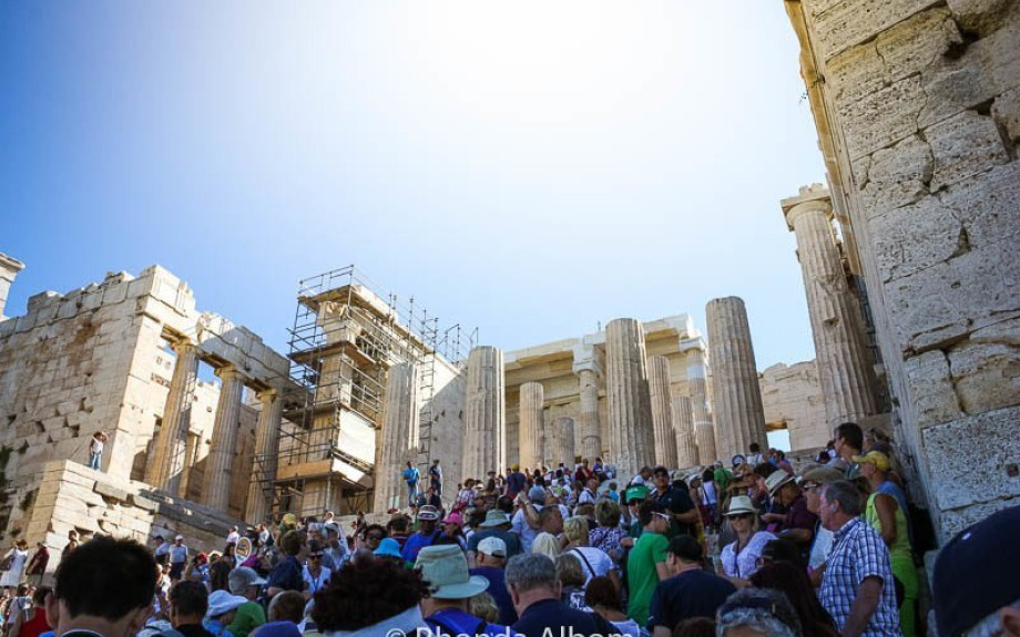 Πόσα υγιή χρόνια ζουν γυναίκες και άνδρες στην Ελλάδα - Σύγκριση με την Ευρώπη [πίνακες]