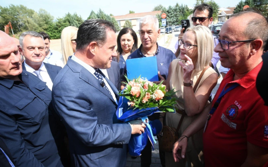 Άδωνις: «Στα 8 νοσοκομεία με περιμένουν με λουλούδια»