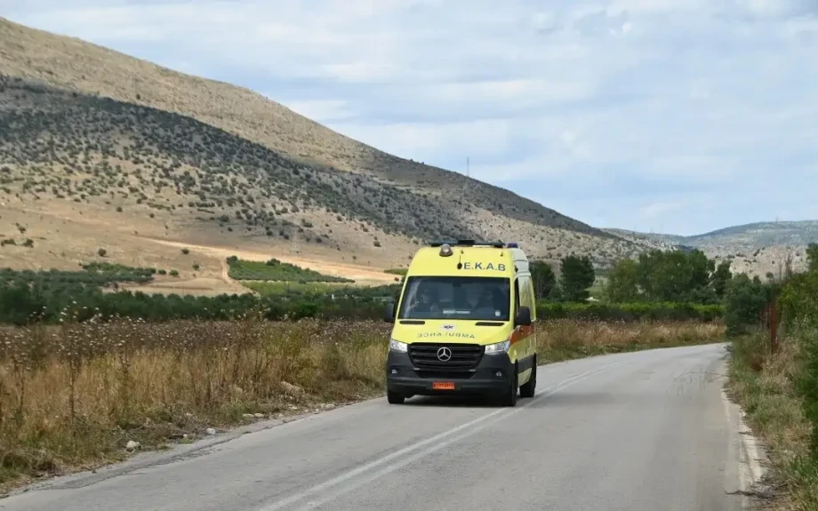 Σοβαρό τροχαίο στη Βάρδα Ηλείας: 16χρονος δίνει μάχη για τη ζωή του μετά από σύγκρουση δικύκλου με αυτοκίνητο