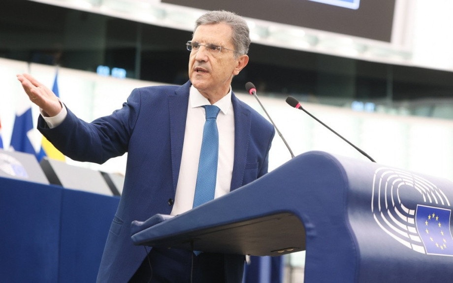 Απάντηση Κομισιόν σε Αυτιά: Επιπλέον 12 αεροσκάφη και 5 ελικόπτερα για την αντιμετώπιση των πυρκαγιών στην Ευρώπη
