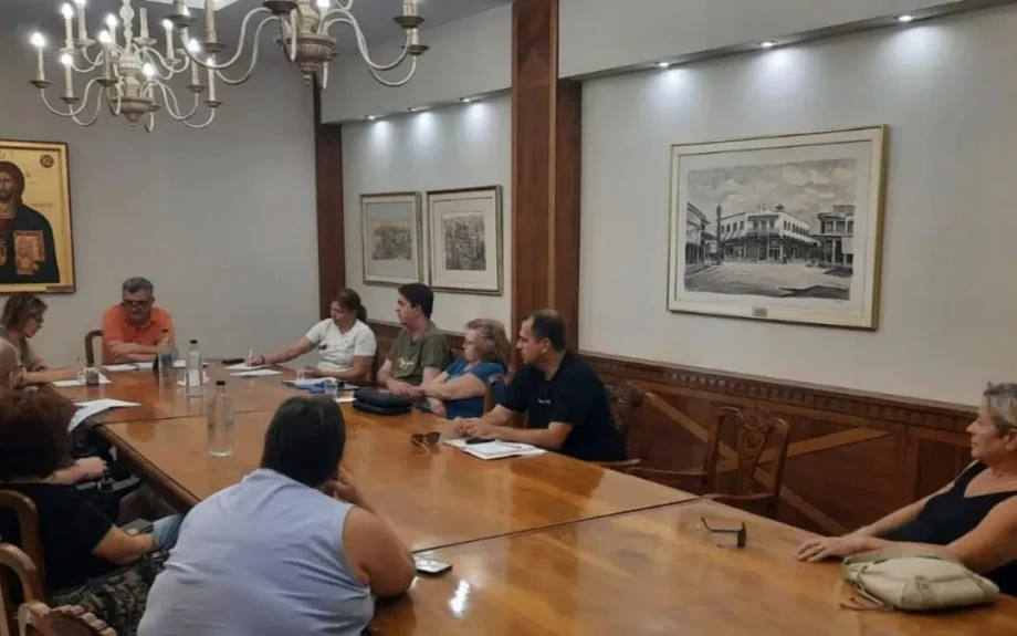 Συνάντηση Μητλιάγκα με εκπροσώπους φορέων ΑμεΑ για τις δημόσιες θέσεις στάθμευσης της πόλης των Σερρών