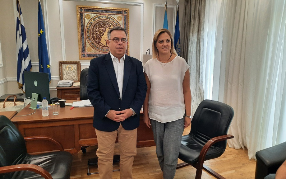 Ο Δημήτρης Γαλαμάτης στην Δήμαρχο Σερρών Βαρβάρα Μητλιάγκα