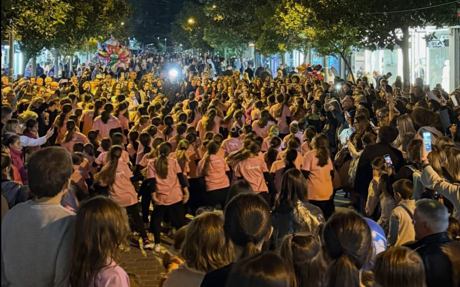 Στη πετυχημένη λευκή νύχτα στις Σέρρες πλημμύρισε με κόσμο η αγορά