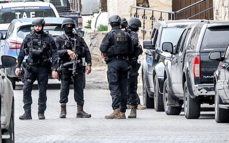 Βορίζια: «Είχε ριπάτο όπλο και μας πυροβολούσε» - Μετασκευασμένο Glock ψάχνουν οι αρχές