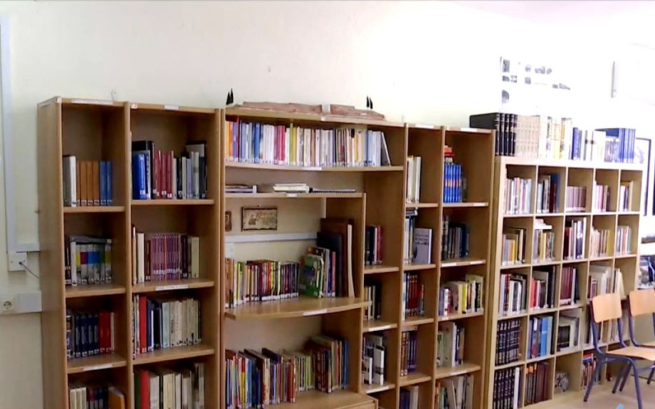 Στη Σχολική - Δανειστική Βιβλιοθήκη «ΒΑΣΙΛΕΙΟΣ ΜΑΝΤΖΑΡΟΥΔΗΣ» του Γυμνασίου Σκουτάρεως «ΤΟ ΠΑΙΔΙ ΠΟΥ ΑΛΛΑΞΕ ΤΟΝ ΚΟΣΜΟ» της Σταυρούλας Ραντούδη