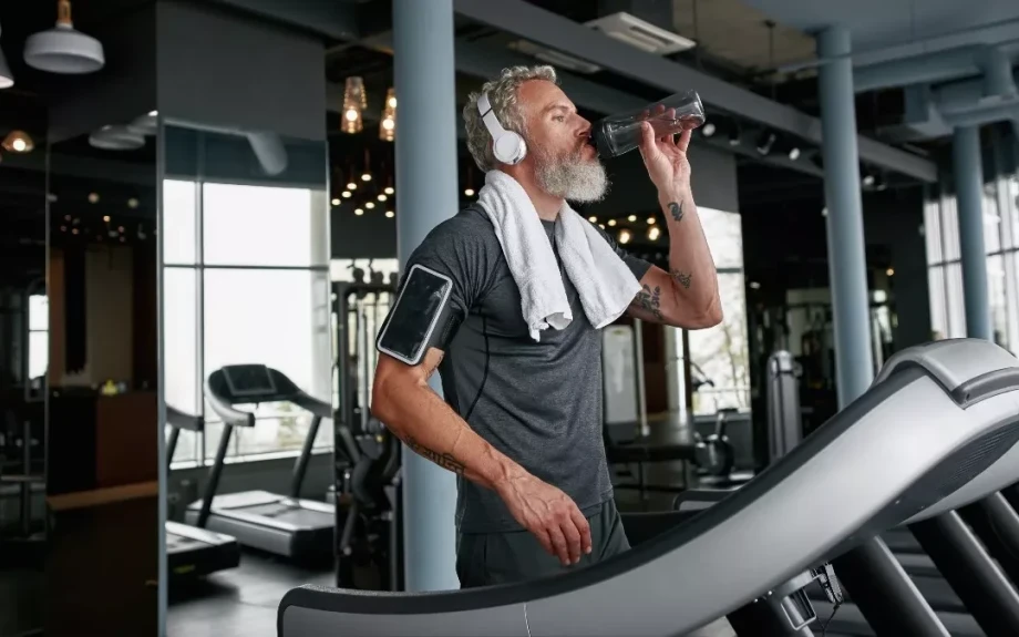 Επτά λάθη που πρέπει να αποφεύγουν οι 50χρονοι στο γυμναστήριο – Οι περισσότεροι τα κάνουν