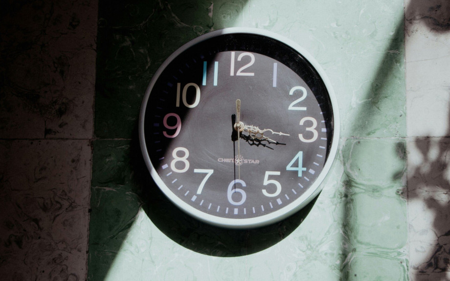 Αλλαγή ώρας 2025: Πότε ρυθμίζουμε τα ρολόγια μας μία ώρα πίσω