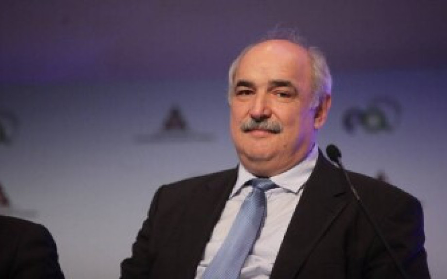 Παιδιά, σηκωθείτε … Γράφει ο Μάρκος Μπόλαρης