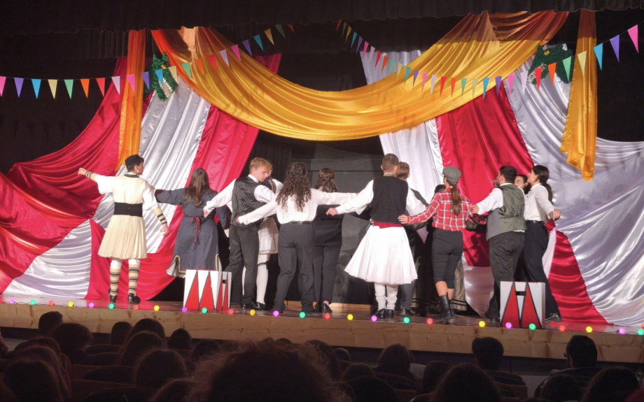 Νίκος Γκόγκας: "Τόσο μακριά...τόσο κοντά" Από τη θεατρική παράσταση το «Μεγάλο μας Τσίρκο»