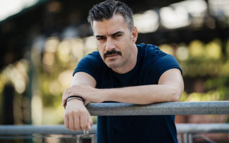 Στο νοσοκομείο ο Γιάννης Τσιμιτσέλης – Αφόρητος πόνος για τον ηθοποιό