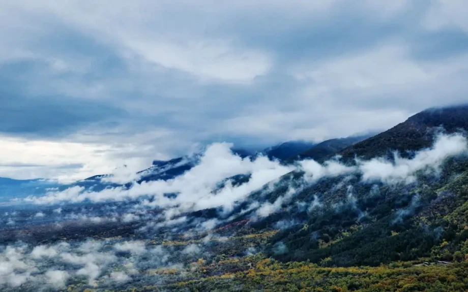 Καιρός αύριο: Συννεφιασμένος χωρίς βροχές – Μέχρι τους 23 βαθμούς θα φτάσει η θερμοκρασία