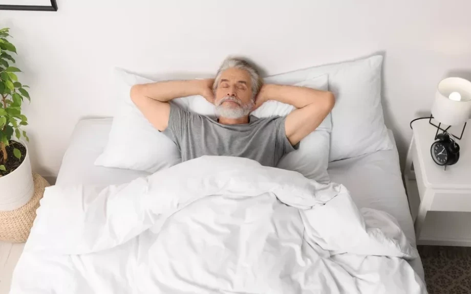 Πίεση: Η μικρή αλλαγή στον ύπνο που τη «ρίχνει» με φυσικό τρόπο σε 2 εβδομάδες