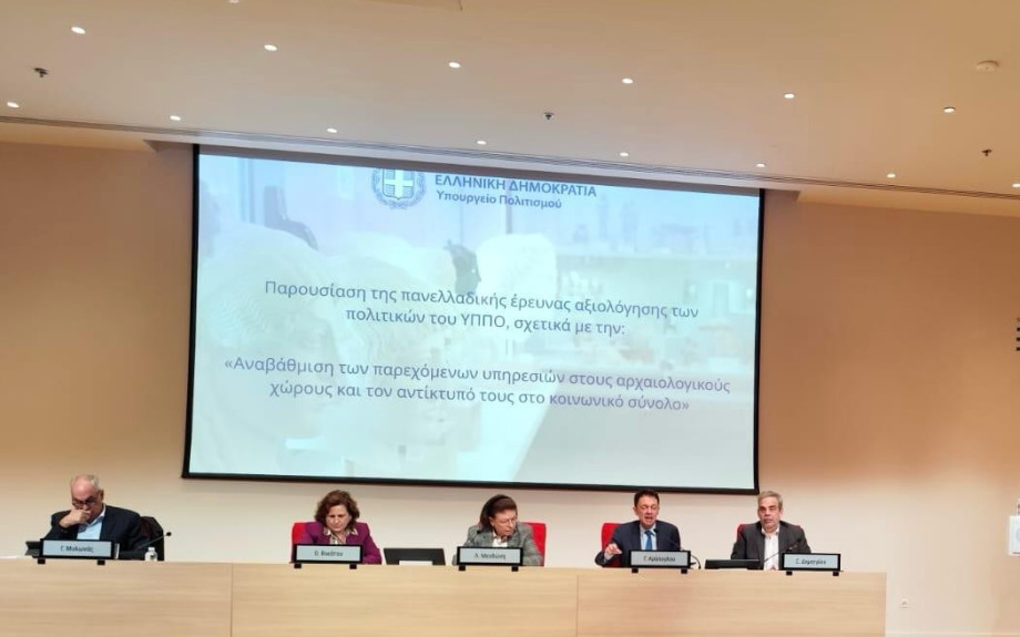 Λίνα Μενδώνη: Θέτουμε τον εαυτό μας στην κρίση της κοινωνίας