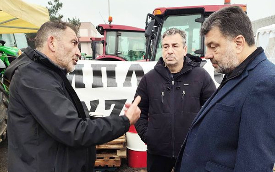 Η παράταξη του ΠΑΣΟΚ στη ΠΚΜ στο μπλόκο Ευζώνων