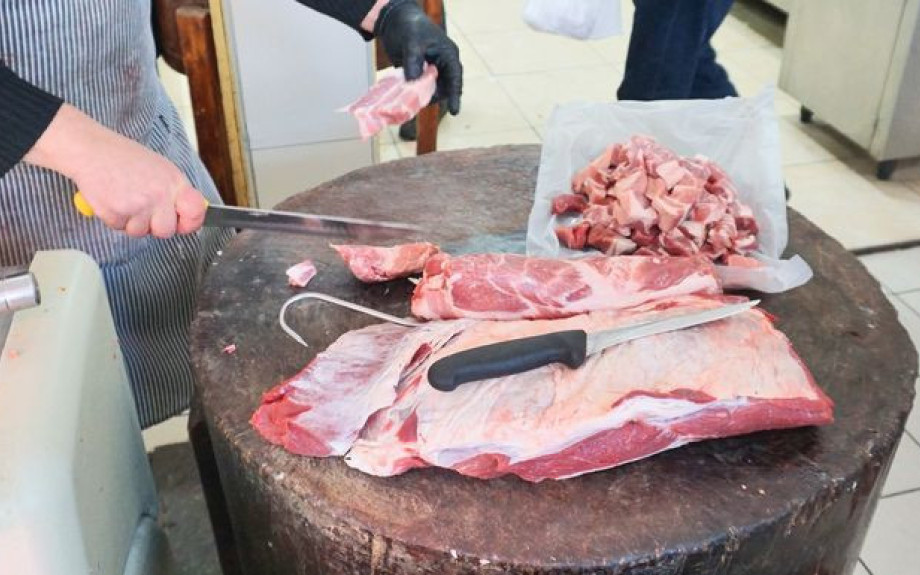 Προσπάθεια κάνουν οι κρεοπώλες του Νομού Σερρών να συγκρατήσουν τις τιμές του κρέατος