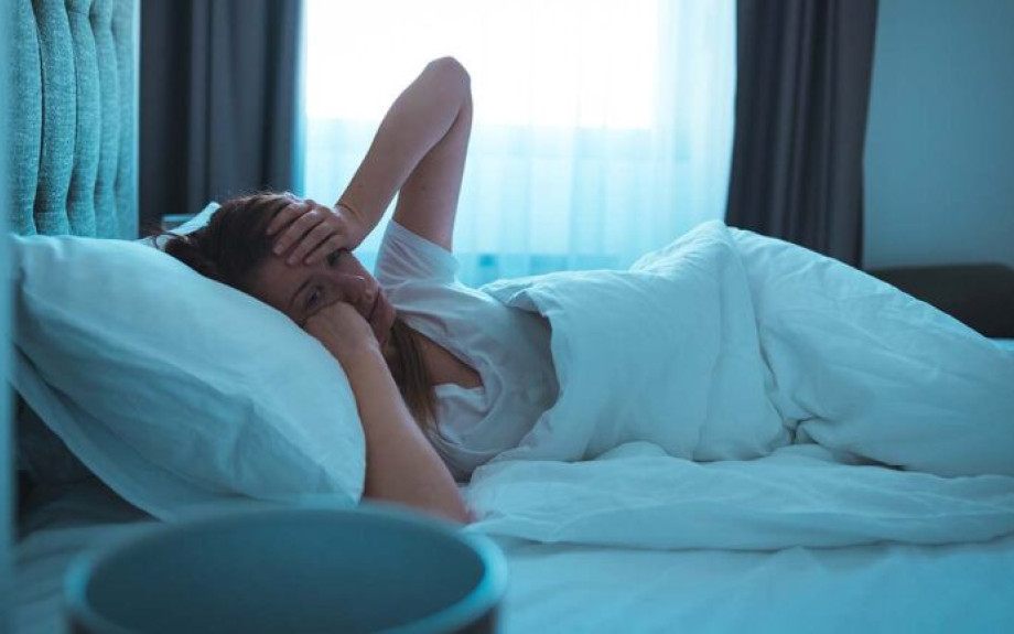 Υπνική άπνοια: Οι υψηλές θερμοκρασίες μας «κόβουν» την ανάσα – Τι δείχνει νέα μελέτη
