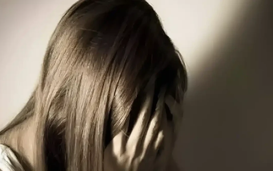 Φρίκη για 40χρονη Ελληνίδα, στα χέρια του συζύγου της – «Θα σε ξ@@@@@…μου ήρθαν α@@@@»