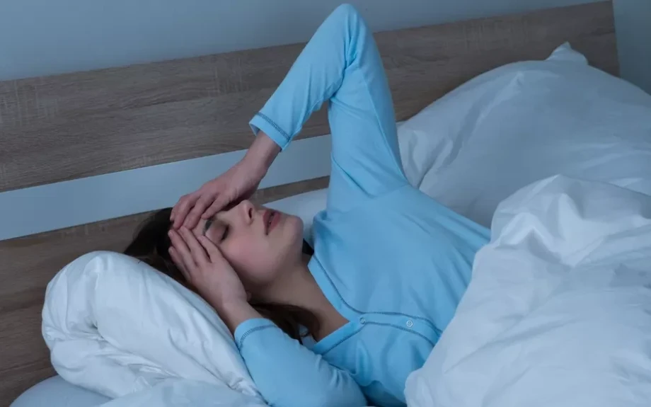 Γιατί ακούμε τους χτύπους της καρδιάς μας όταν ξαπλώνουμε