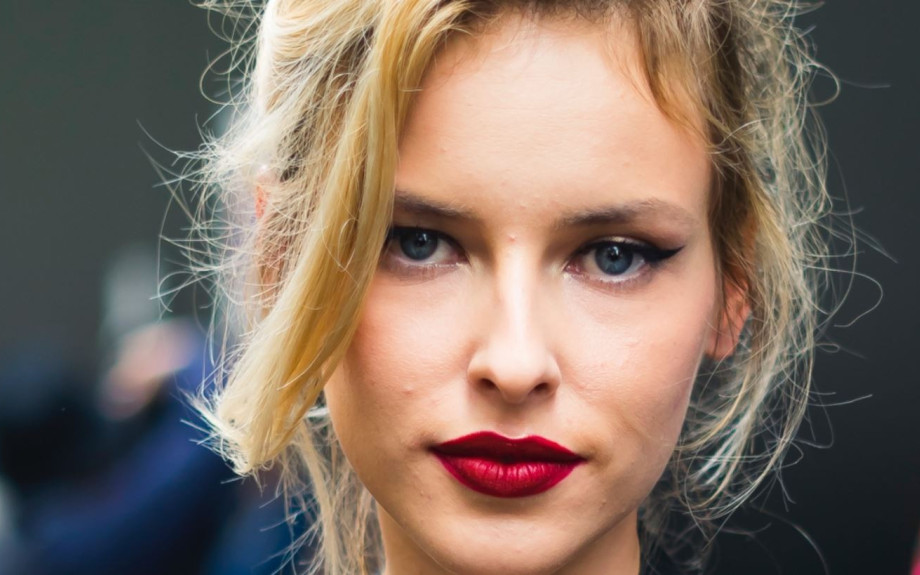 Velvet Lip Ritual | Πώς το κόκκινο κραγιόν σου θα μείνει αψεγάδιαστο όλο το βράδυ