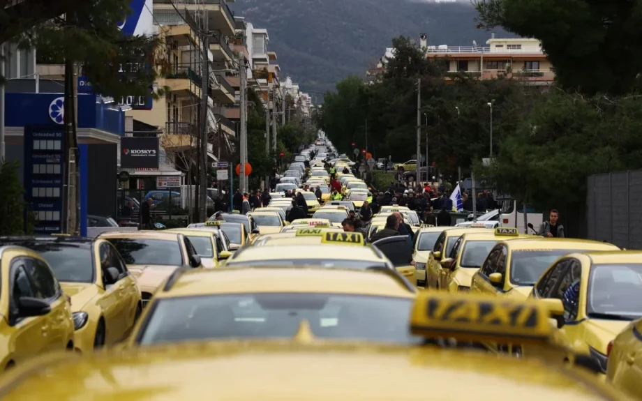 Χωρίς ταξί και σήμερα πανελλαδικά - Συγκέντρωση και πορεία στο Μαξίμου