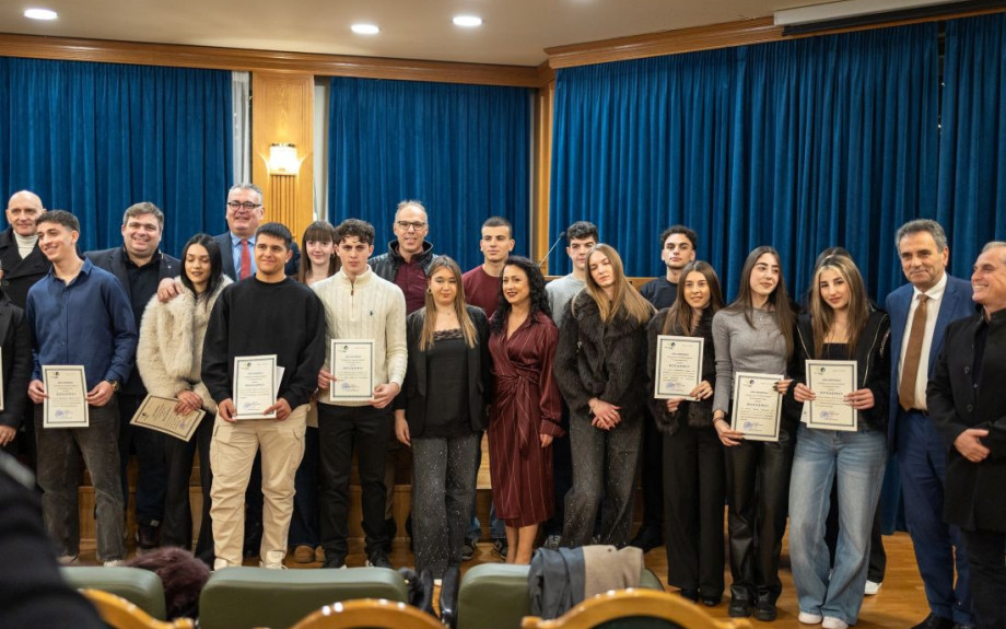 Το Επιμελητήριο Σερρών βράβευσε τα παιδιά των μελών του