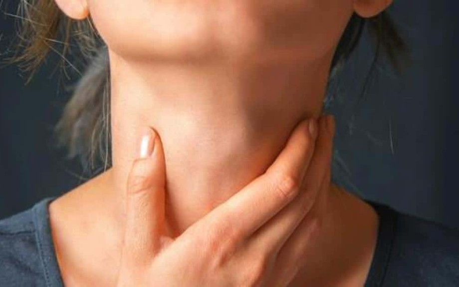 Φλέμα στον λαιμó: Τι να κάνετε για να απαλλαγείτε