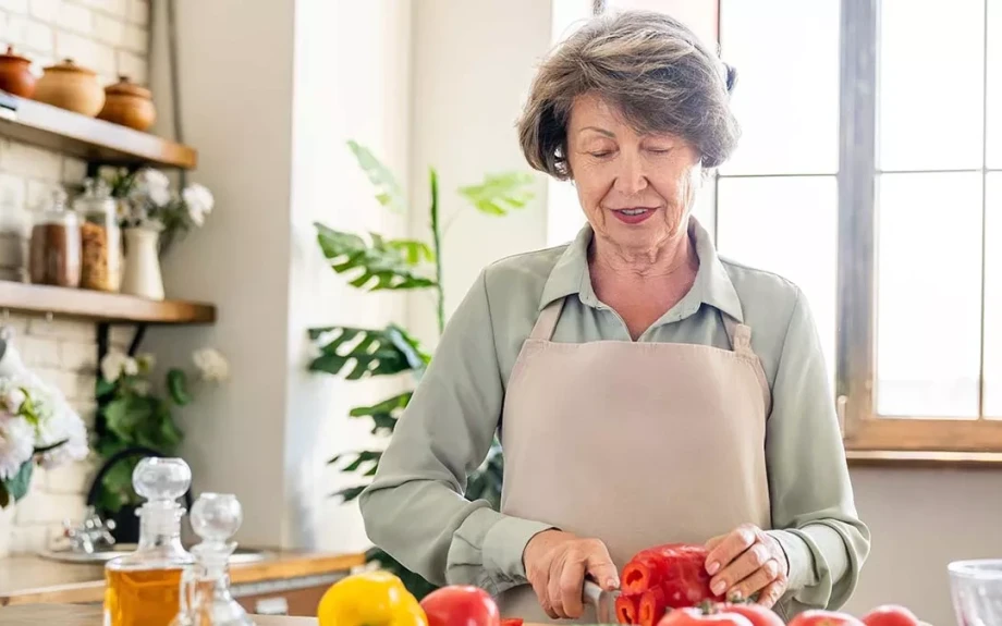 Πόσο συχνά τρώνε κρέας οι μακροβιότεροι άνθρωποι στον κόσμο – Κορυφαίος μελετητής απαντά