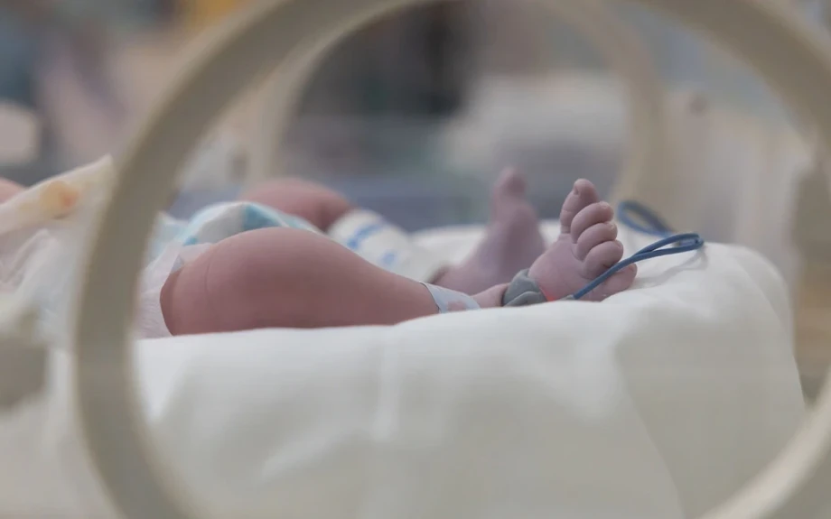 Νεκρό βρέφος 5 μηνών στην Αττική: Ξυπνήσαμε και την βρήκαμε παγωμένη, λέει η μητέρα