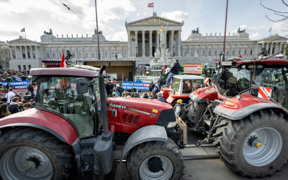 300 τρακτέρ κατέκλυσαν τους δρόμους της Βιέννης
