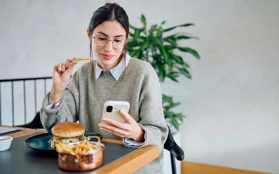 Χοληστερόλη: Το «καμπανάκι» χτυπά πριν τα 40 – Τι αλλάζει στις νέες οδηγίες