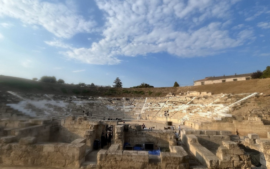 Αποκαθίσταται το σκηνικό οικοδόμημα του αρχαίου θεάτρου της Λάρισας από το Υπουργείο Πολιτισμού