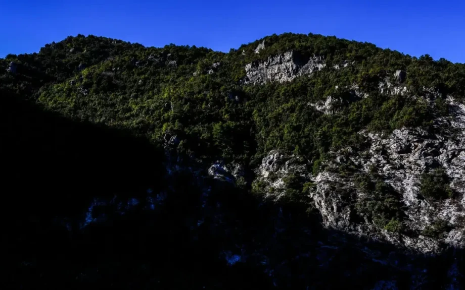 Παρνασσός: Δύο ορειβάτες αποπροσανατολίστηκαν και χάθηκαν στο βουνό – Γίνεται επιχείρηση για τη διάσωσή τους