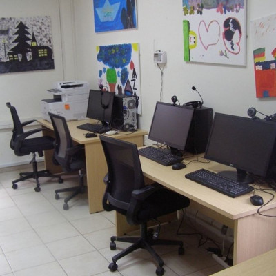 Για την εκπαίδευση των νέων προσφύγων στα Διαβατά η ΠΕΔ-ΚΜ δημιούργησε Κέντρο Ηλεκτρονικών Υπολογιστών