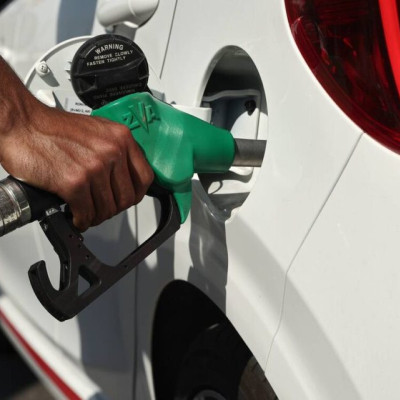 Φοβάται εκλογές η αντιπολίτευση: Κακώς επελέγει το fuel pass και όχι τη μείωση του ΦΠΑ;