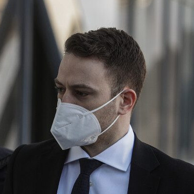 Μπάμπης Αναγνωστόπουλος: Μεταβιβάζει την περιουσία του στην κόρη του