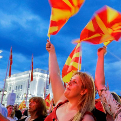 Από το VMRO-DPMNE και τα άλλα εθνικιστικά σλαβικά κόμματα: Διαδηλώσεις, μπροστά στο κτήριο της κυβέρνησης της Βόρειας Μακεδονίας