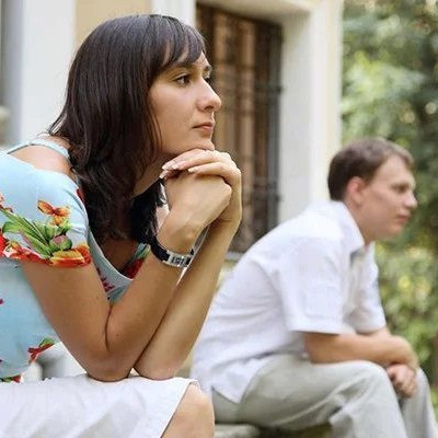 «7 λόγοι που δεν μ’ αρέσει να πηγαίνω διακοπές στο χωριό του άντρα μου»