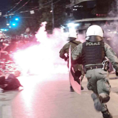 Βιασμός 19χρονης στην Ομόνοια: Επεισόδια με πέτρες και μολότοφ σε πορεία στο κέντρο