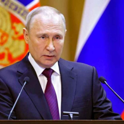 Ο Πούτιν μοίρασε ανθοδέσμες για την Παγκόσμια Ημέρα της Γυναίκας