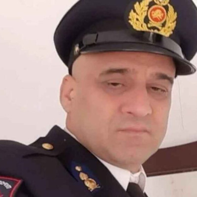 Αυτός είναι ο Ρομά πυροσβέστης που έσωσε το 11 μηνών μωρό στις Αφίδνες