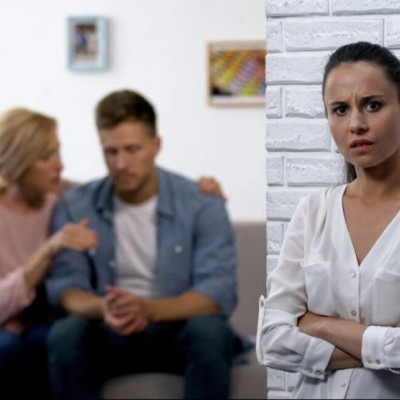 Οι άντρες του ζωδιακού που είναι κολλημένοι με τη μαμά τους